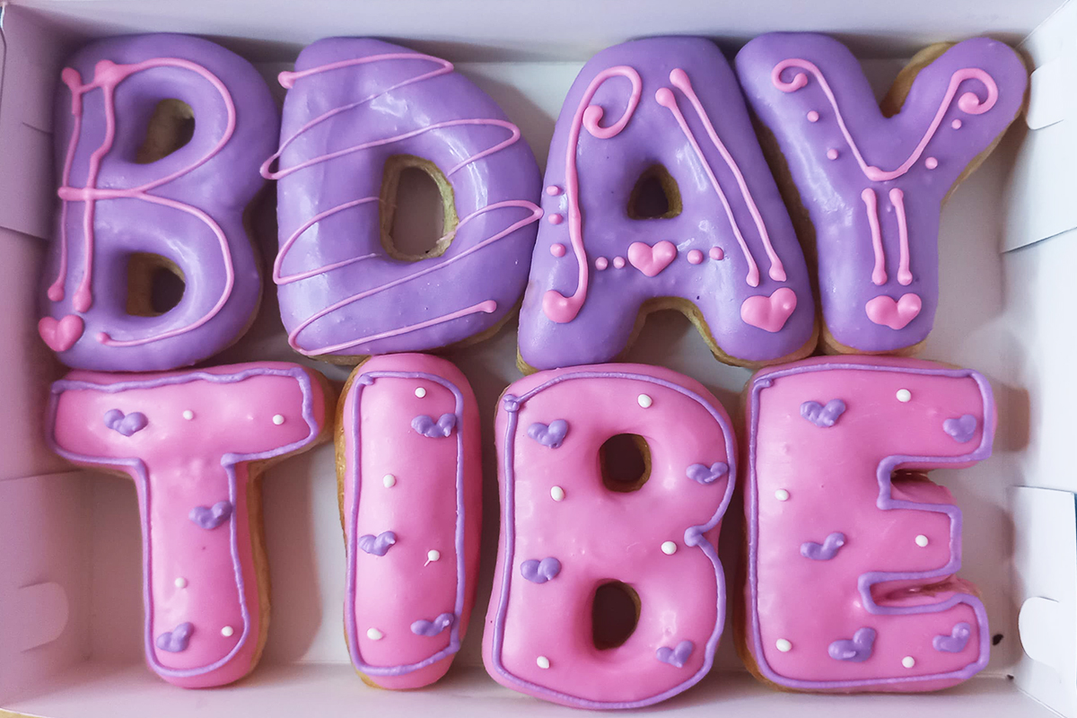 Donat Huruf BDAY Tibe Donat Huruf BDAY Tibe - Donat Lukis