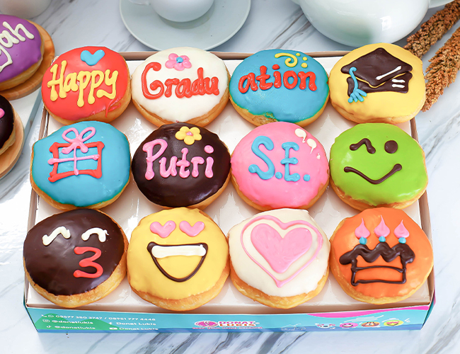 Donat Graduation Reguler (1 Lusin) Donat Graduation Reguler (1 Lusin) - Donat Lukis