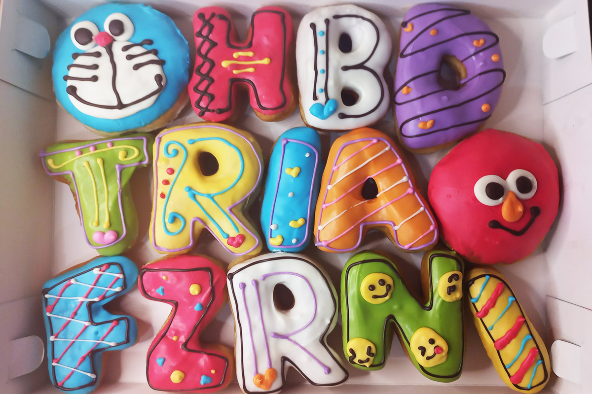 Donat Huruf HBD tria Donat Huruf HBD tria - Donat Lukis
