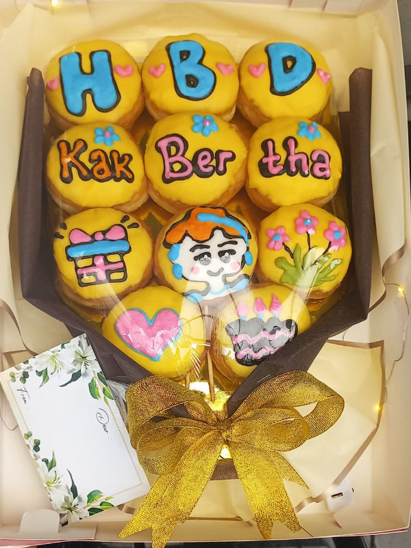 Donat Buket HBD Kak Bertha Donat Buket - Donat Lukis